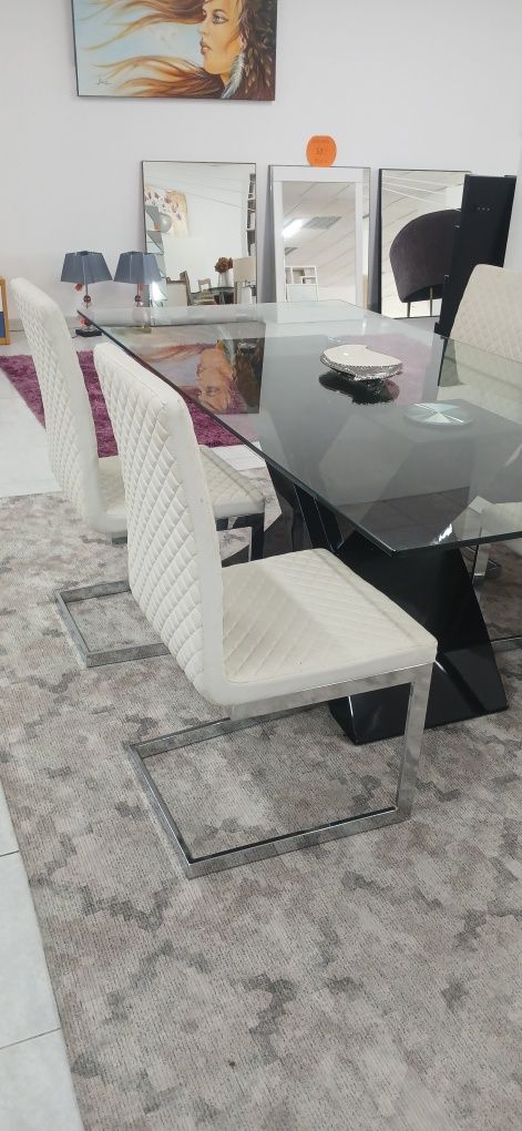 Mesa com 4 cadeiras