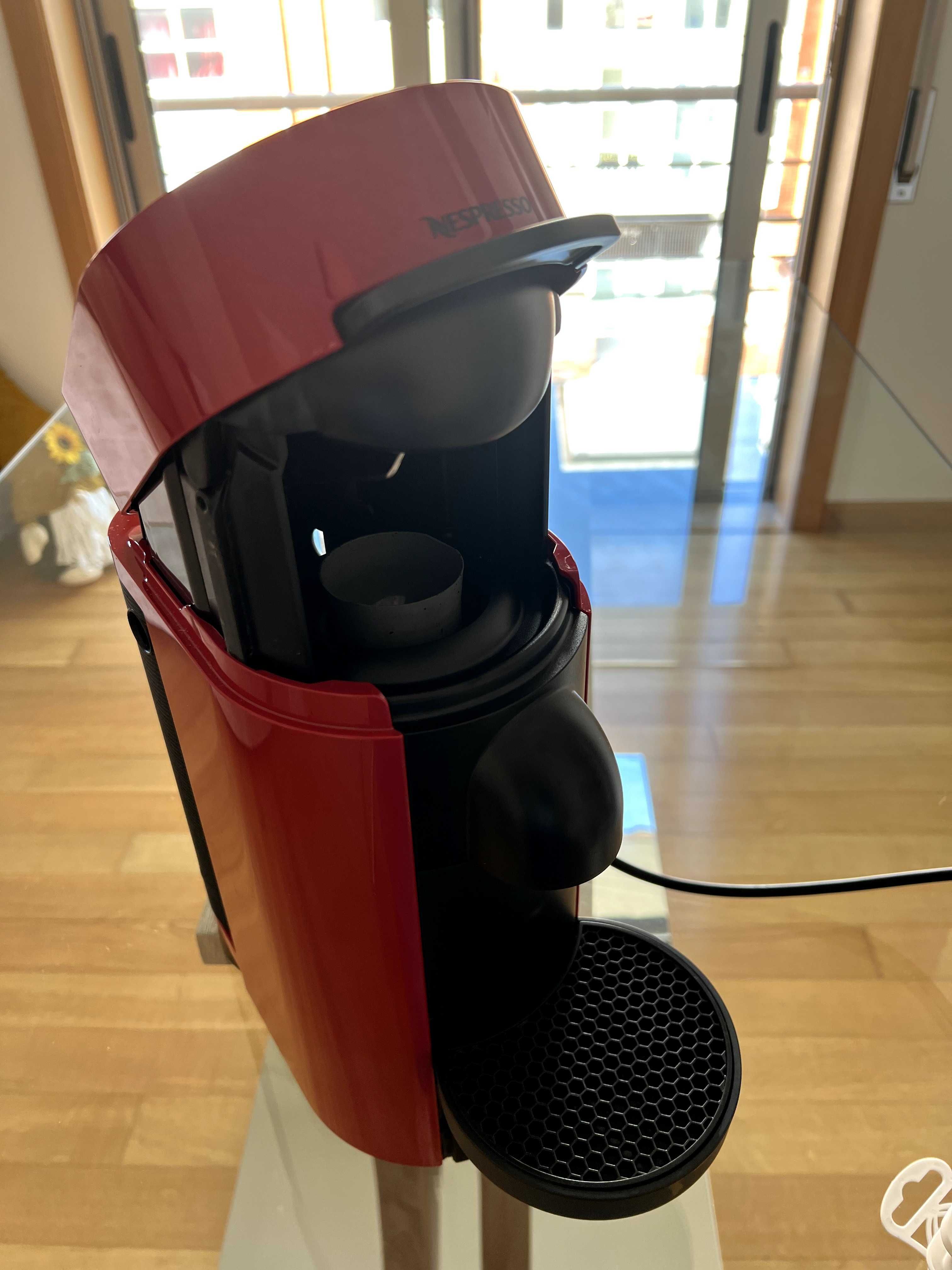 Nespresso Vertuo Plus + 50€ em CAFÉ