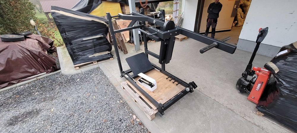 Pendulum Squat przysiad nogi bez trzymanki