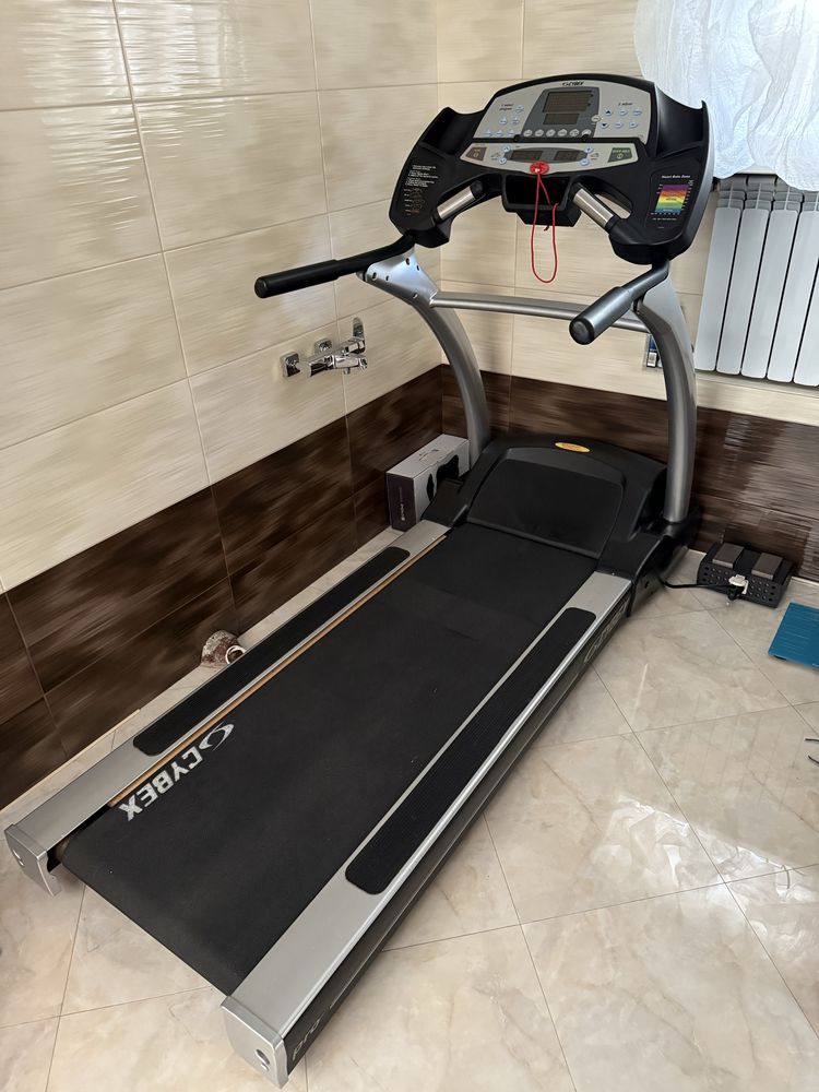 Продам беговую дорожку фирмы Cybex