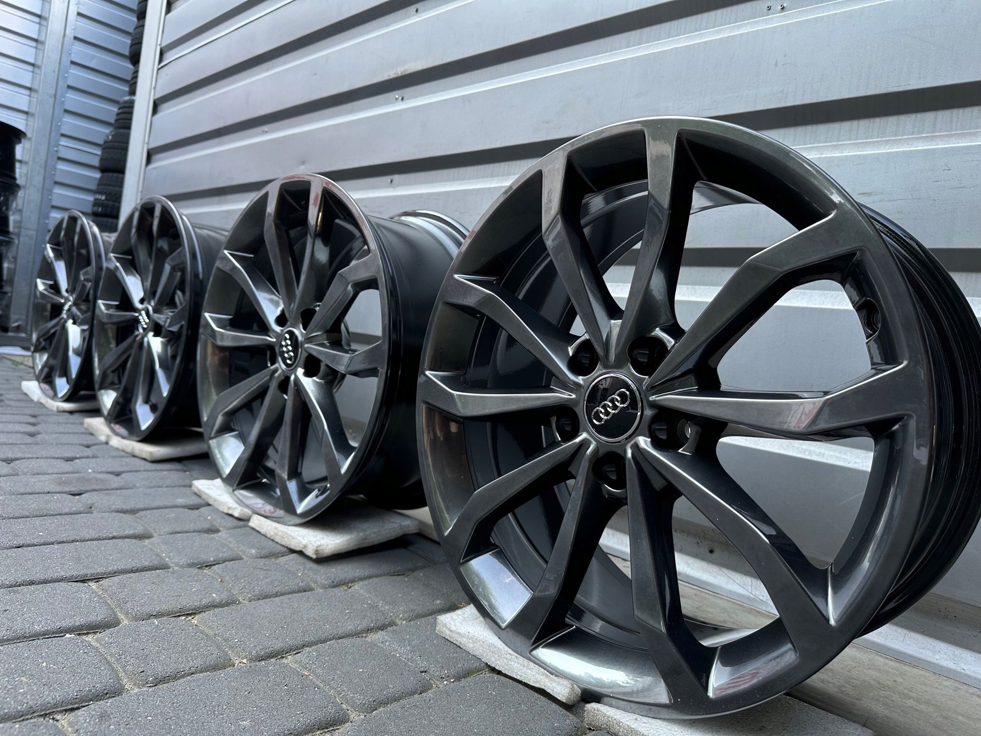 NOWE Oryginalne Felgi Audi 18 A3 A4 A6 A8 Q3 Q5 TT