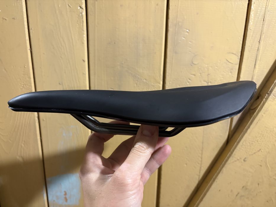 Siodelko rowerowe Fizik Vento Argo R3 140mm