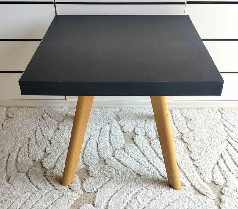 Stolik kawowy nocny w SUPER cenie czarny drewniane nogi