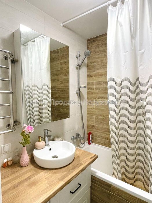 Продам 3к. КПІ (м. Політехнічний інститут) Шевченківський р-н. Центр