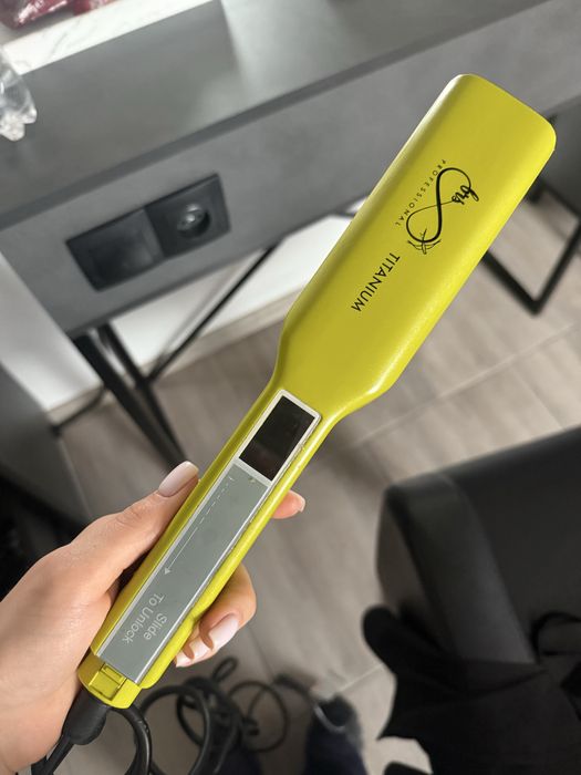 Професійний титановий утюжок/праска для волосся