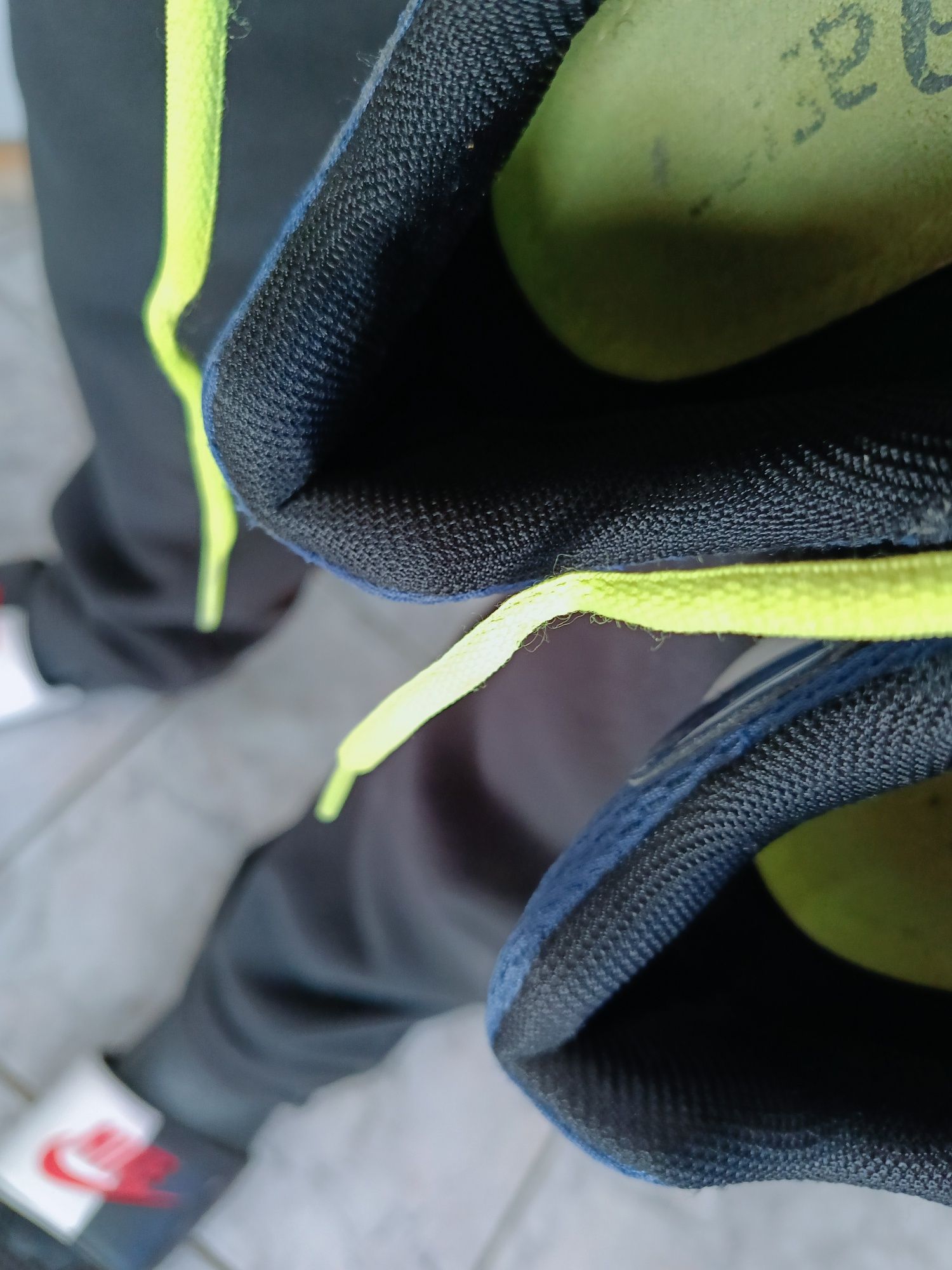 Asics buty sportowe na halę rozmiar 41,5