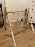 Baby Gym stojak edukacyjny dla dzieci