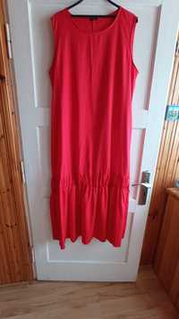 Długa czerwona sukienka z falbaną