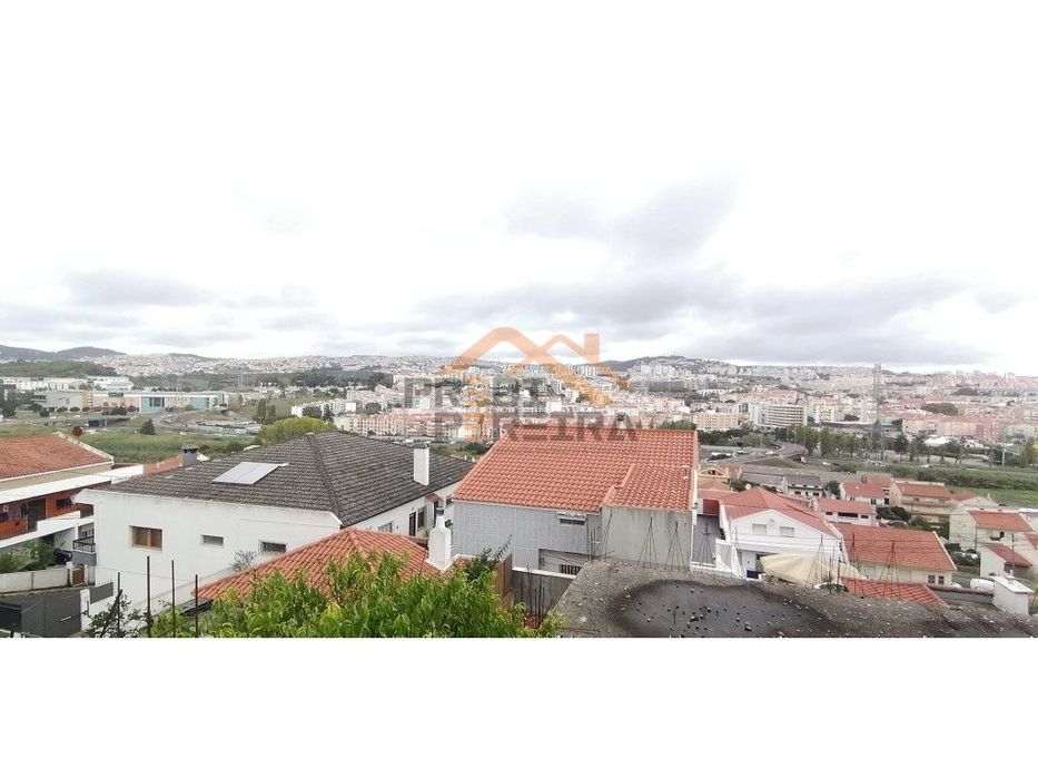 Excelente terreno na Encosta da Luz, com vista sobre Odivelas e Lou...