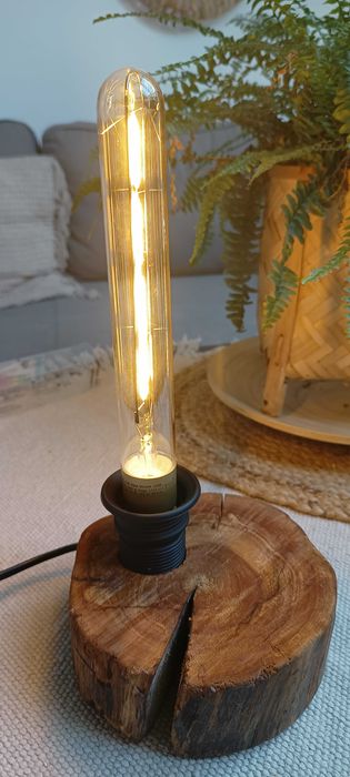 Lampka z drewna - ręcznie robiona.