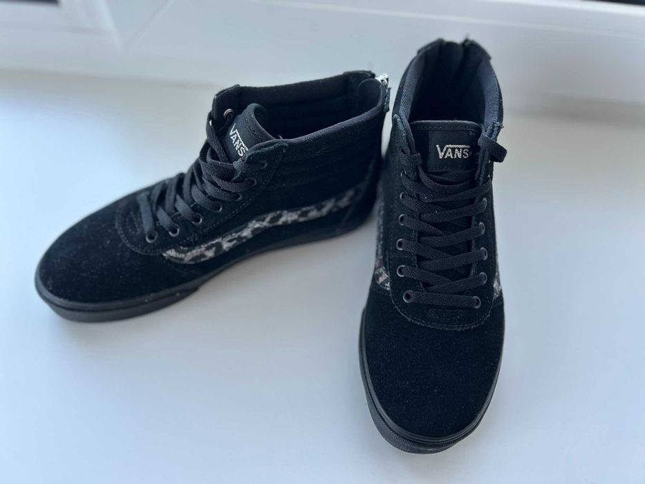 Кросiвки хайтопи Vans EUR35