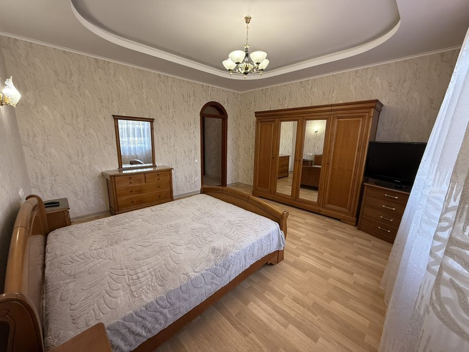 Сдам дом Архитекторская  с ремонтом 4 к 150 м ,место для авто! Киевски