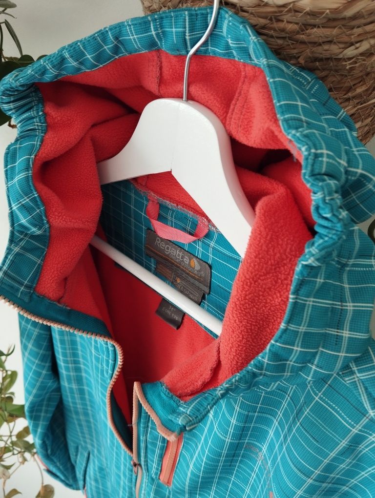 Sportowa, outdoorowa kurtka damska, softshell, wiosenna, z kieszeniami