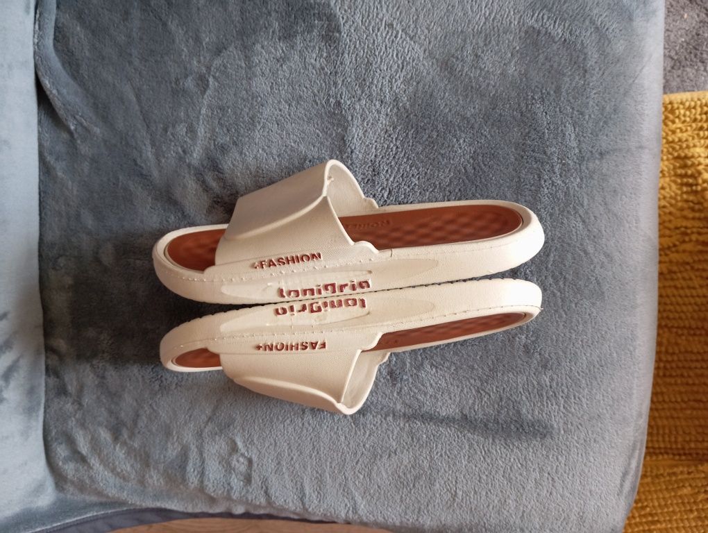 Nowe klapki plazowe