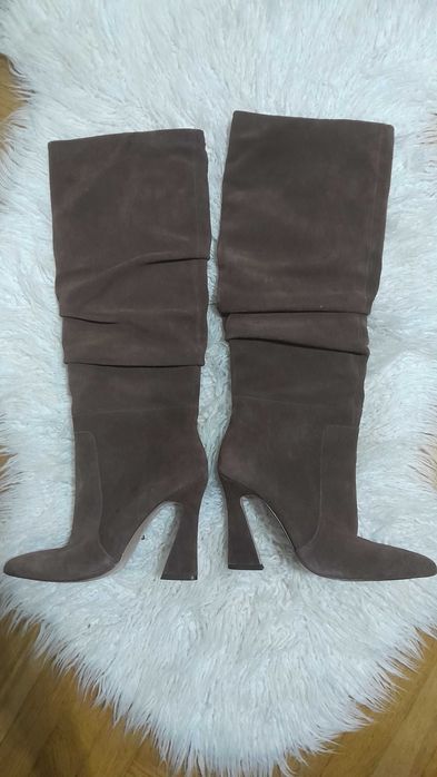 Стильні чоботи шоколадного кольору коричневі