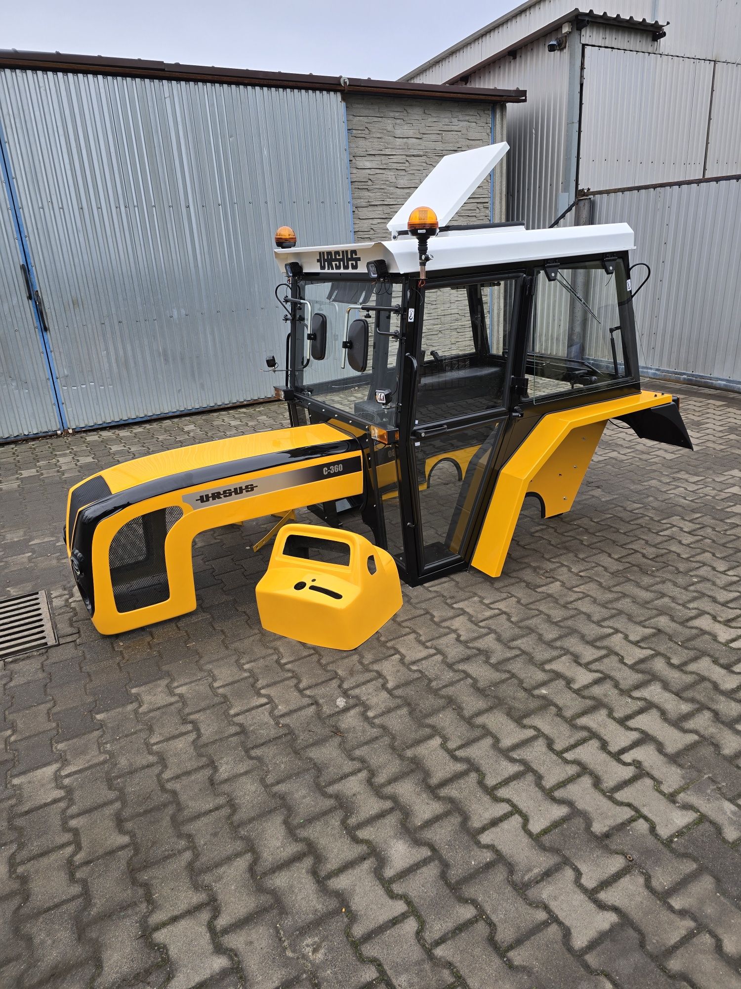 Kabina C360 Kabina c 360 Maska C360 Kabina do ciągnika C360 Nowa kabin