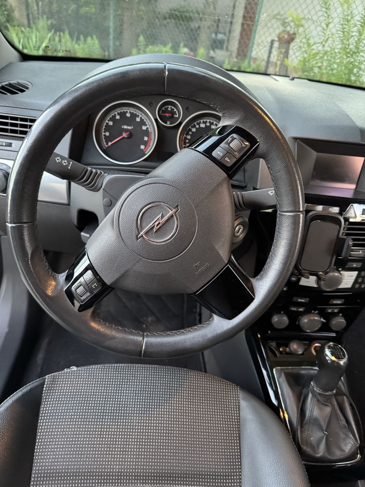 Opel astra h gtc