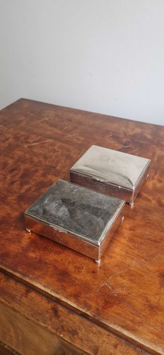 Dwa puzderka szkatułki posrebrzane plater antyk dekor glamour