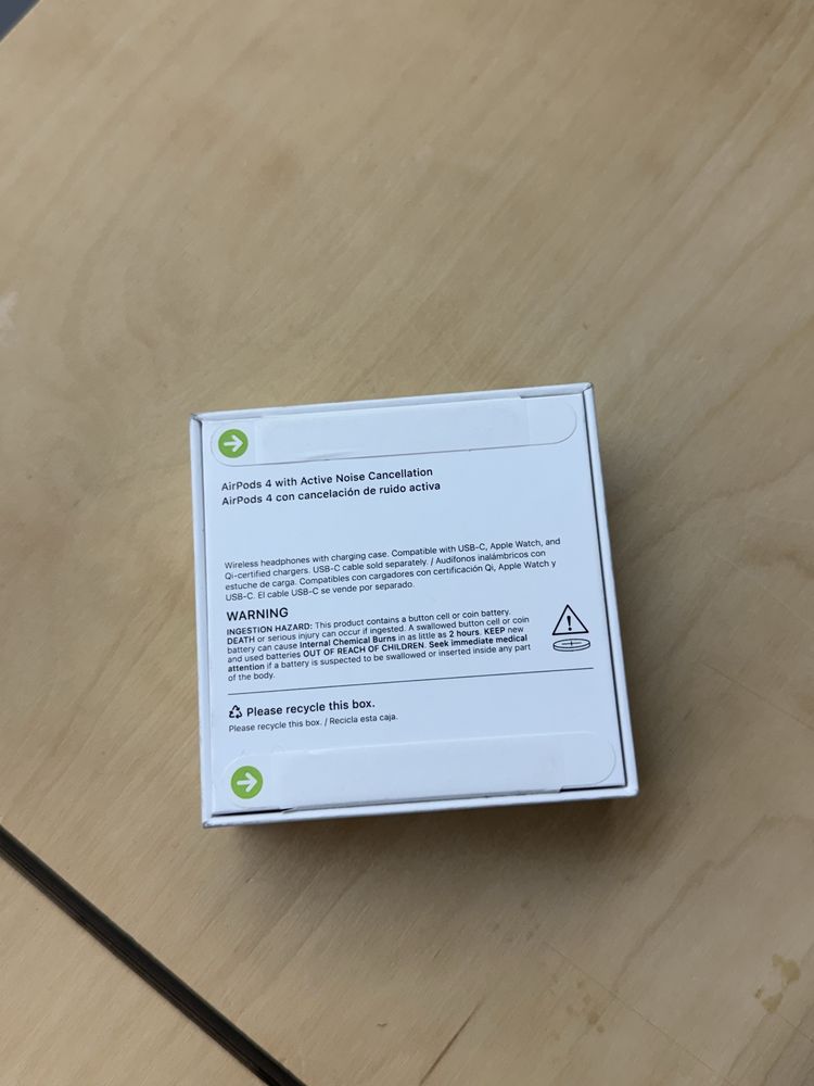 Airpods 4 com cancelamento de som