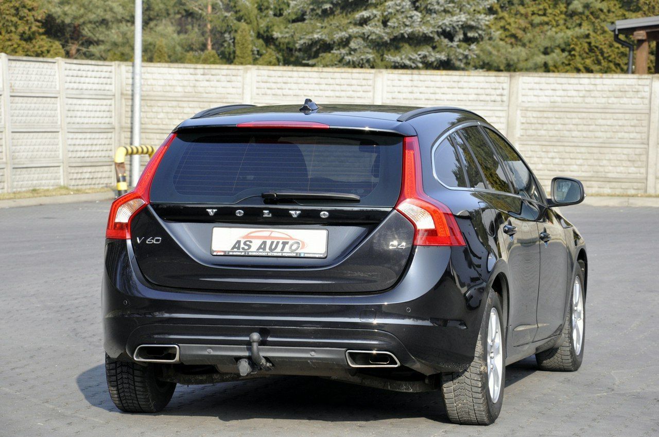 Volvo V60 2,0D4 181KM Momentum/Ledy/Xenon/Skóry/Navi/PDC/Serwis/GwArAnCjA