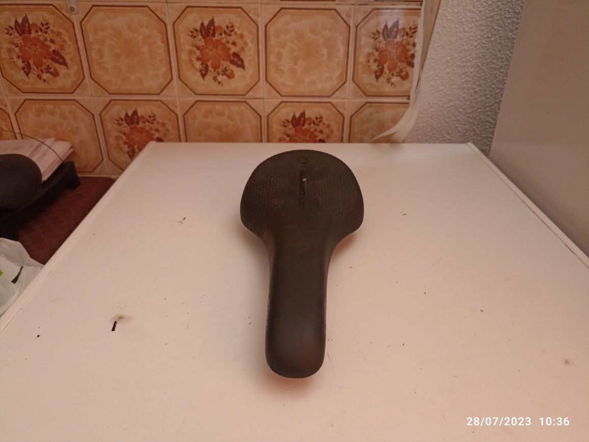 Vários selins para venda