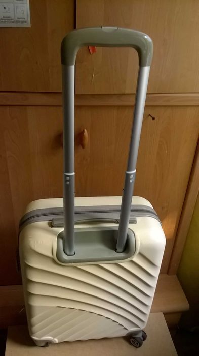 Walizka 55x 40 x 27 cm na kolach beżowa