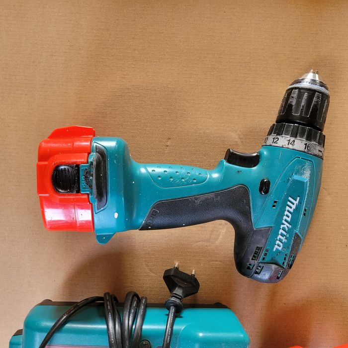 Makita 6271D wiertarto-wkrętarka 12V używana, sprawana, 2 baterie,