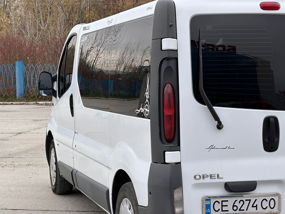 Opel Vivaro 9 місць