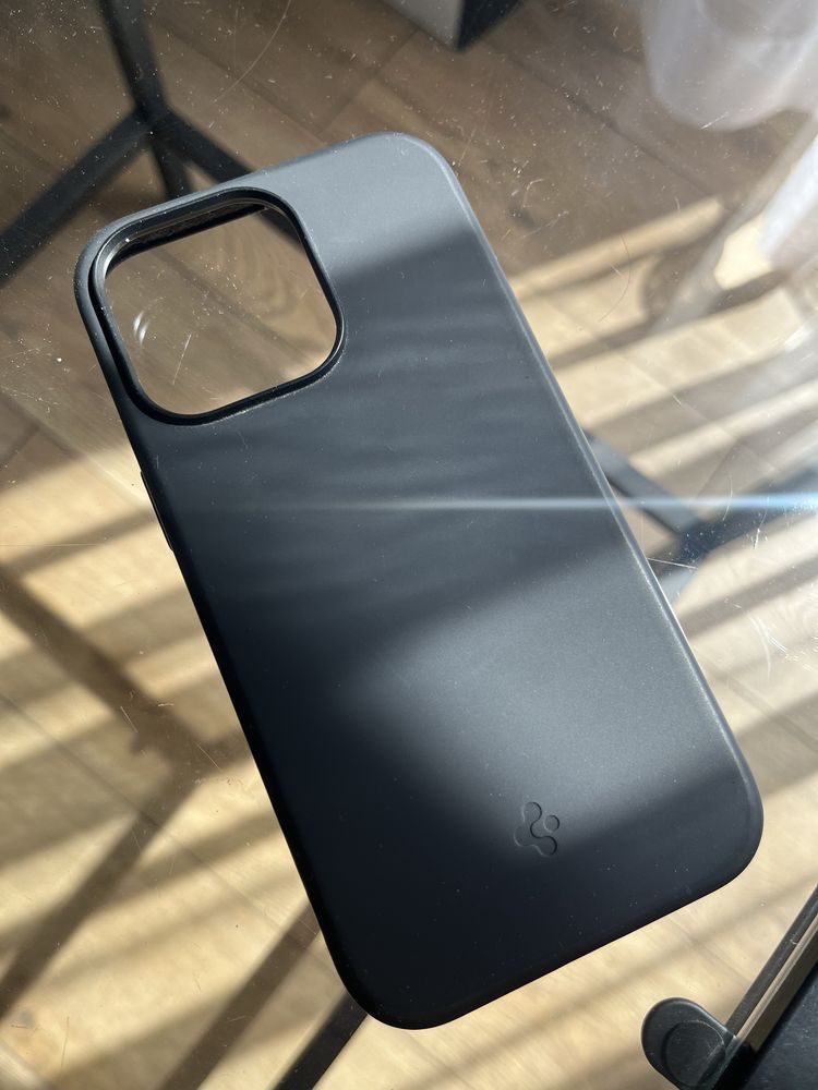 Etui spigen silicone fit Iphone  13 Pro