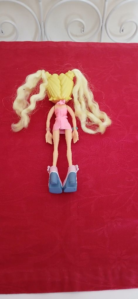 Boneca em ótimo estado