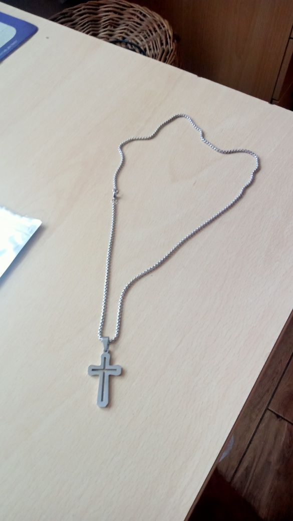 Naszyjnik srebrny w kształcie krzyża