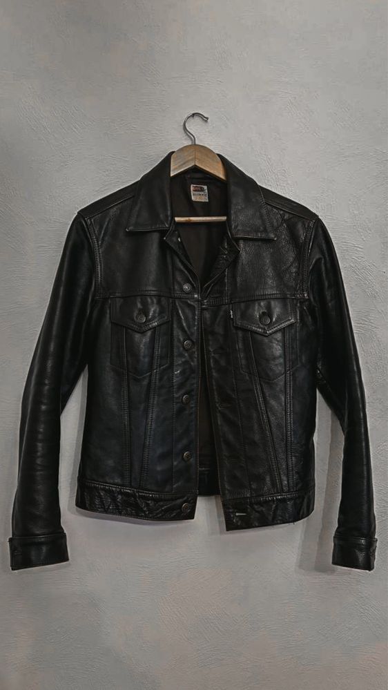 Коричнева шкіряна куртка Levis (вінтаж)