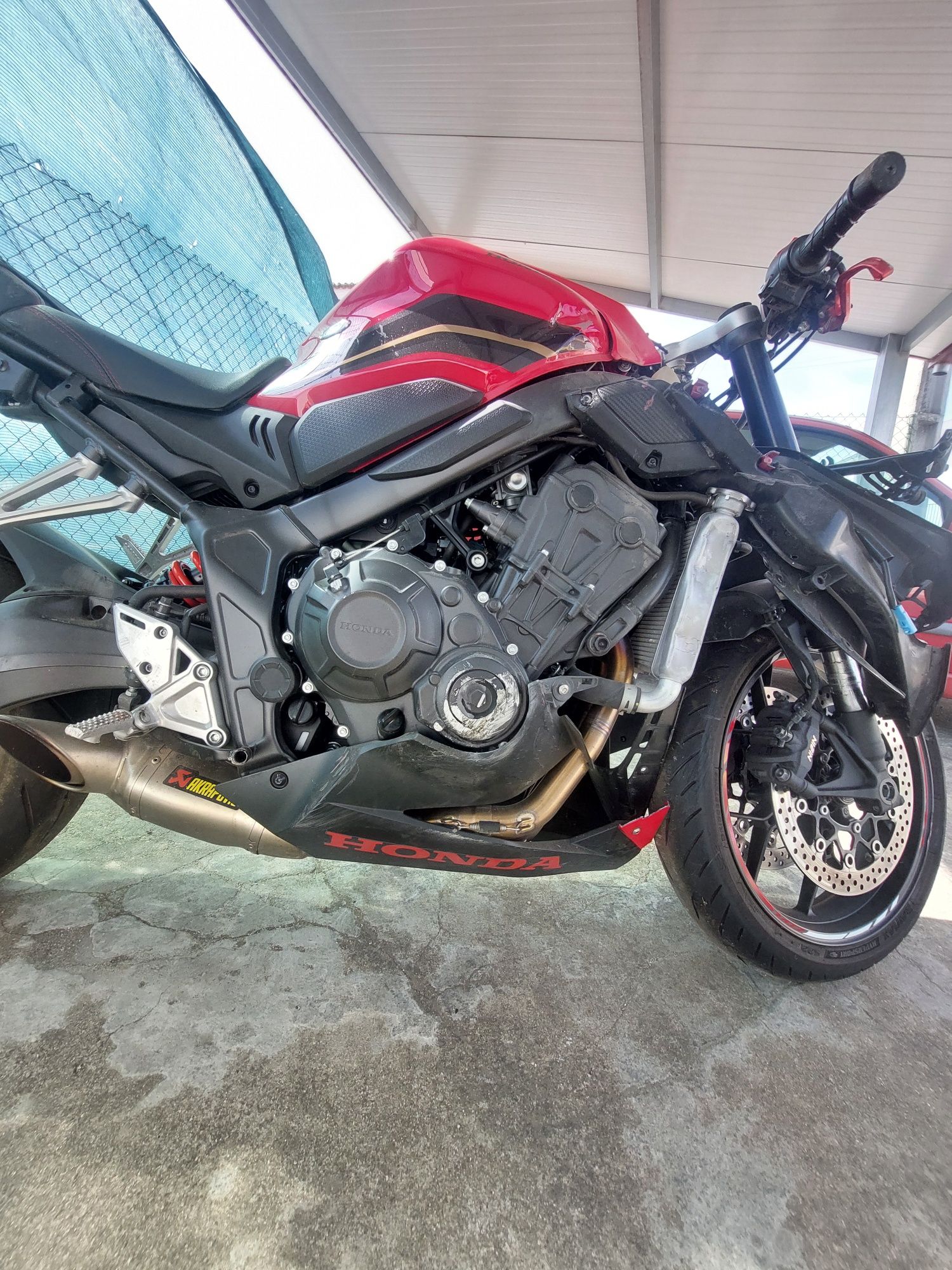 CBR650R 2023 Acidentada