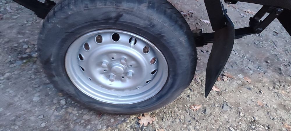 Przyczepka samochodowa jednoosiowa stan bdb