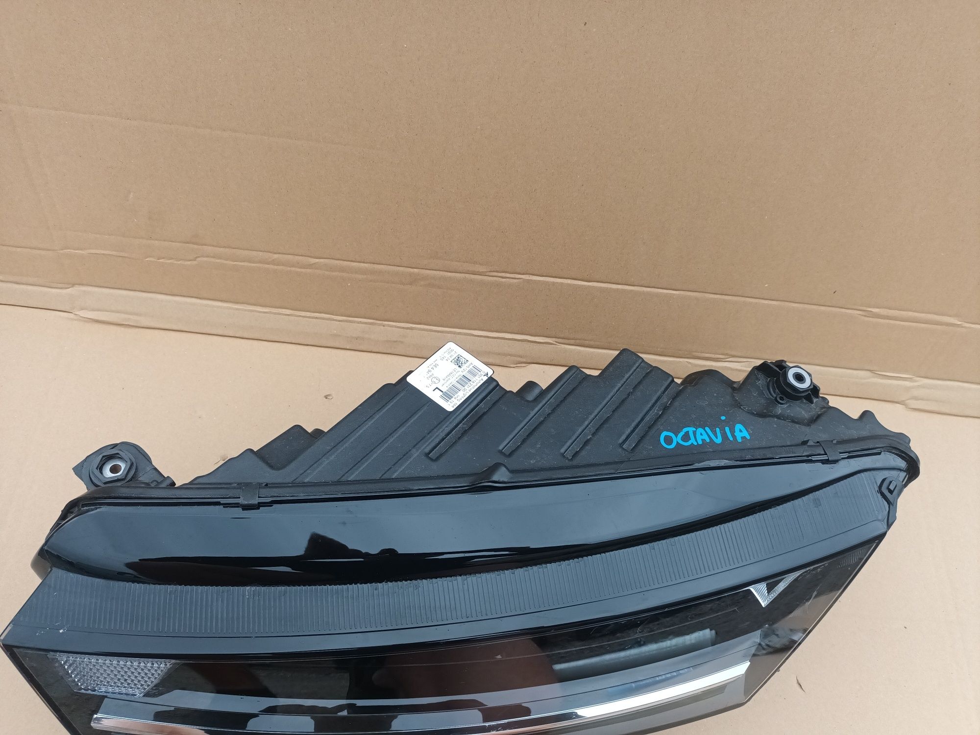 Lampa lewy przód przednia lewą Skoda Octavia IV 5E4.941.015 Full led