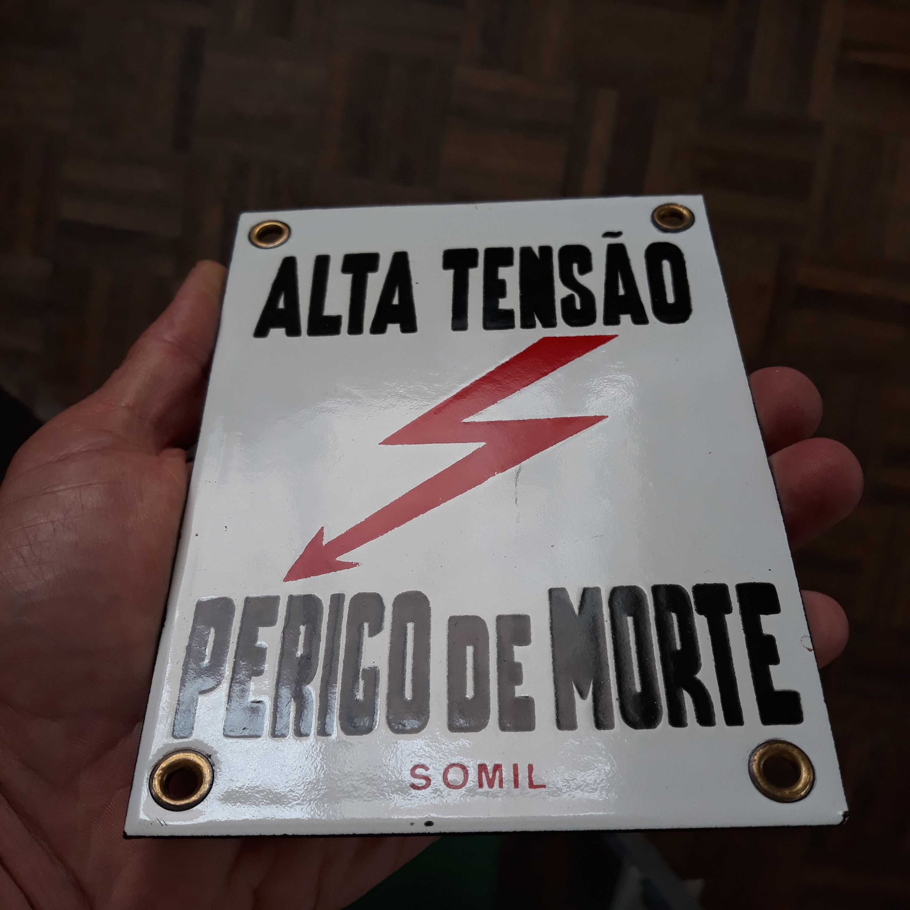 Placa de aviso Alto tenção - Perigo de morte