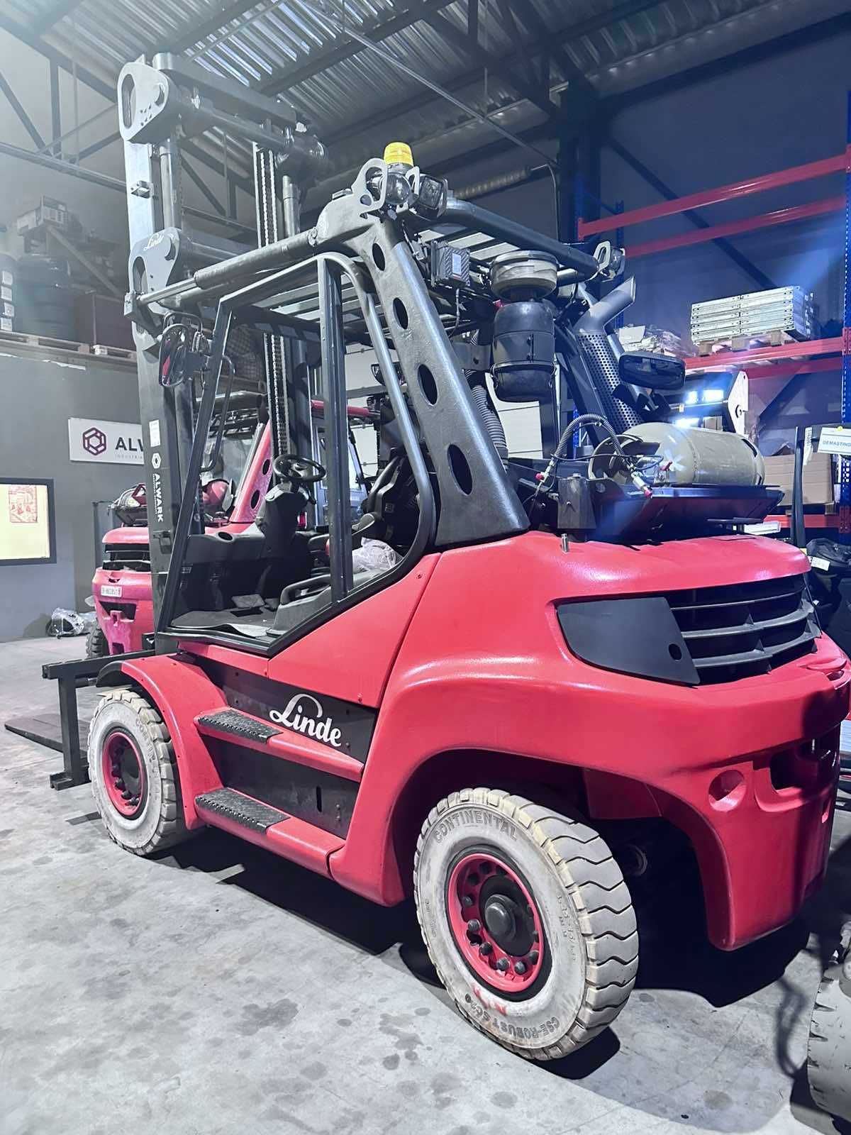 Газовий навантажувач Linde H60T/ Вантажопідйомність — 6000 кг