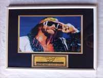 Moldura WWE - Macho Man Randy Savage Legend com Autógrafo (A4)