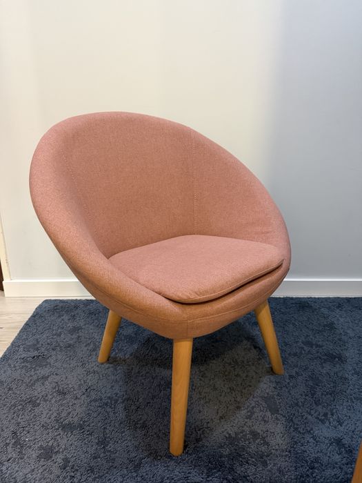 Cadeirão rosa velho