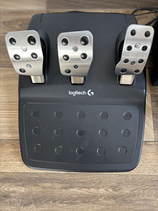 Logitech G920 Driving Force – kierownica z pedałami