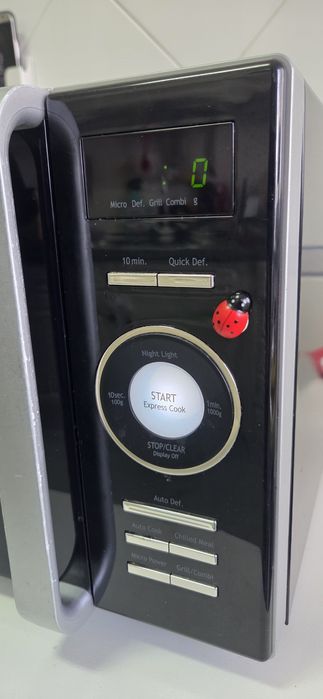 Microondas Daewoo 23 Litros preto + GRILL