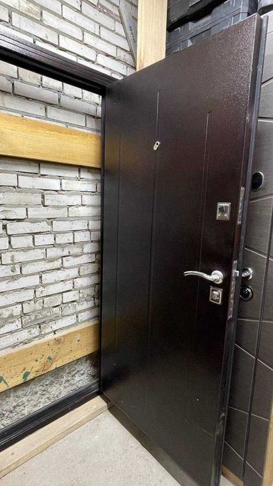 Двері зі знижкою Метал - Метал вулиця : в наявності