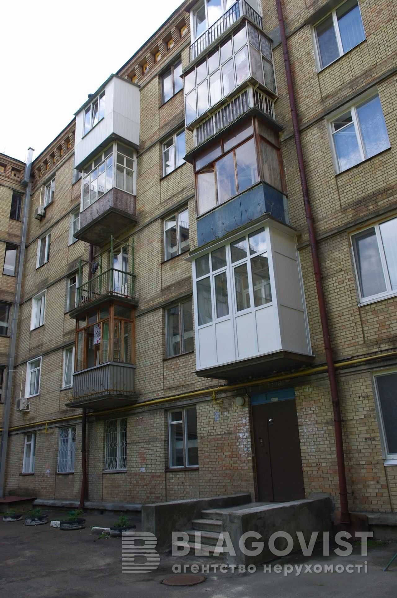 Продам долю в квартире, всего 7,65 кв.м., Соломенский  район