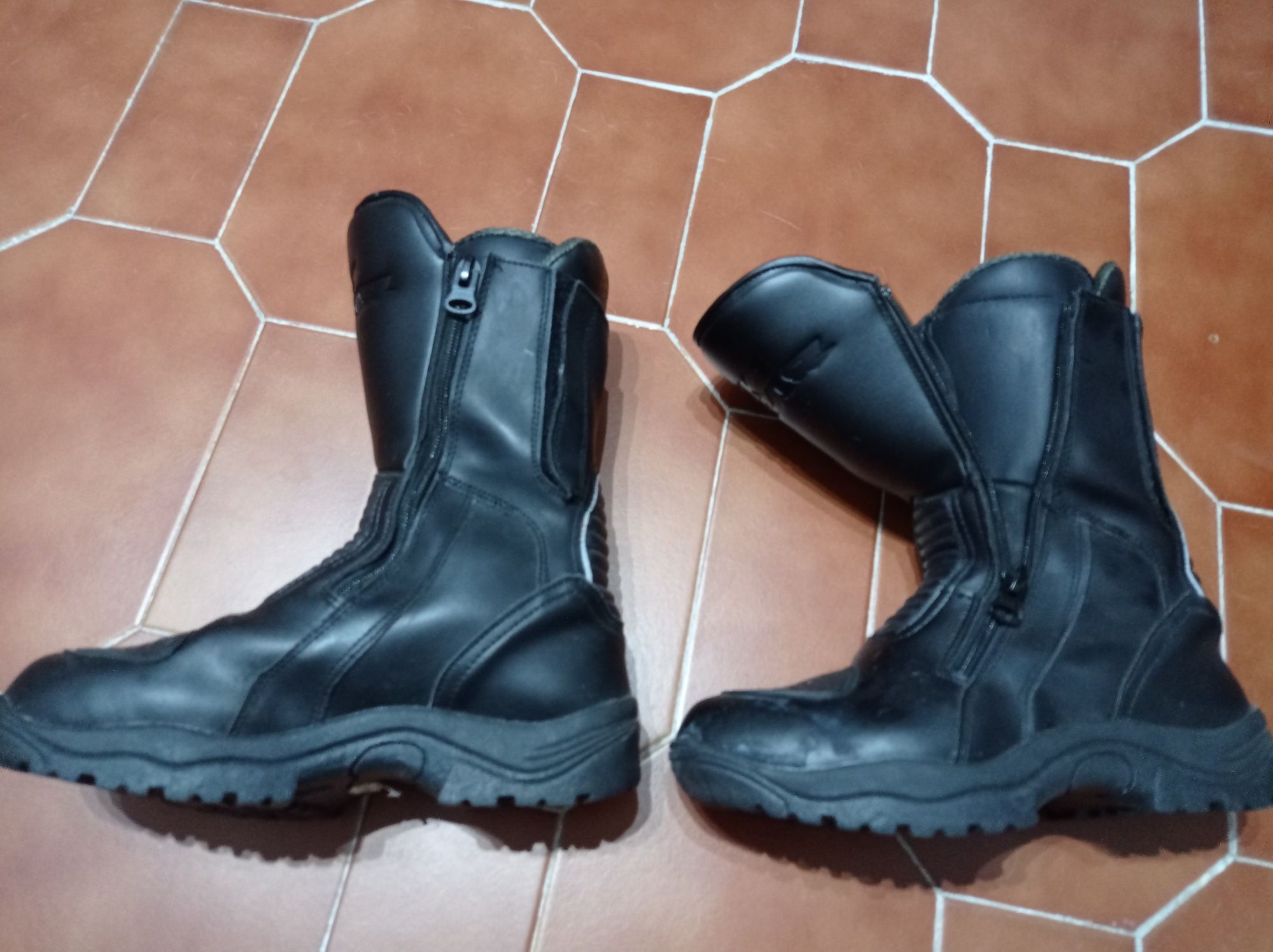 Botas para andar de Mota