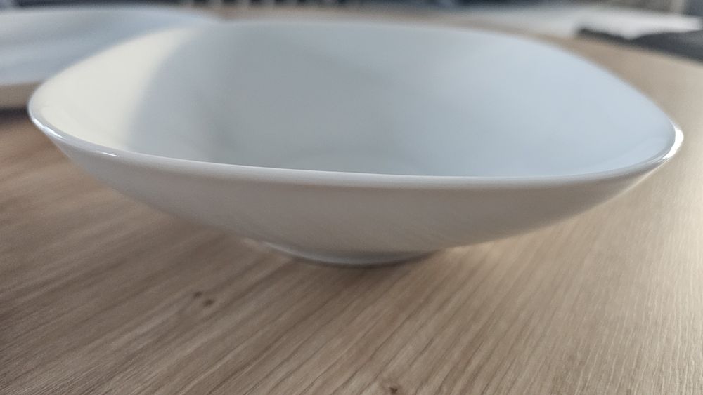 zestaw obiadowy białych talerzy IKEA 18 elementów