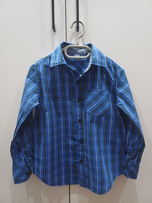 Dwie koszule w kratę dla bliźniaków jedna niebieska, druga zielona