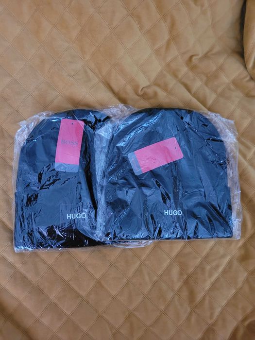 2 czapki czarne Hugo Boss