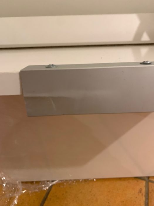 Sapateira em branco com 3 portas