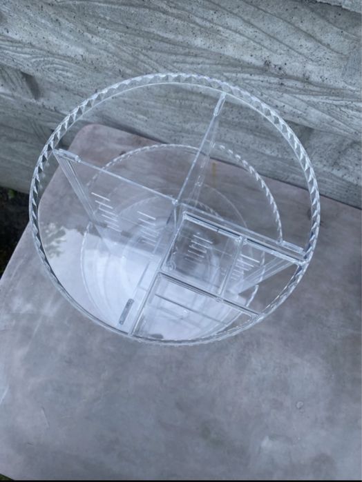 Obrotowy organizer na kosmetyki