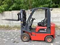 Wózek widłowy diesel Nissan FD15, wolny skok, przesuw, wysokość 199cm.